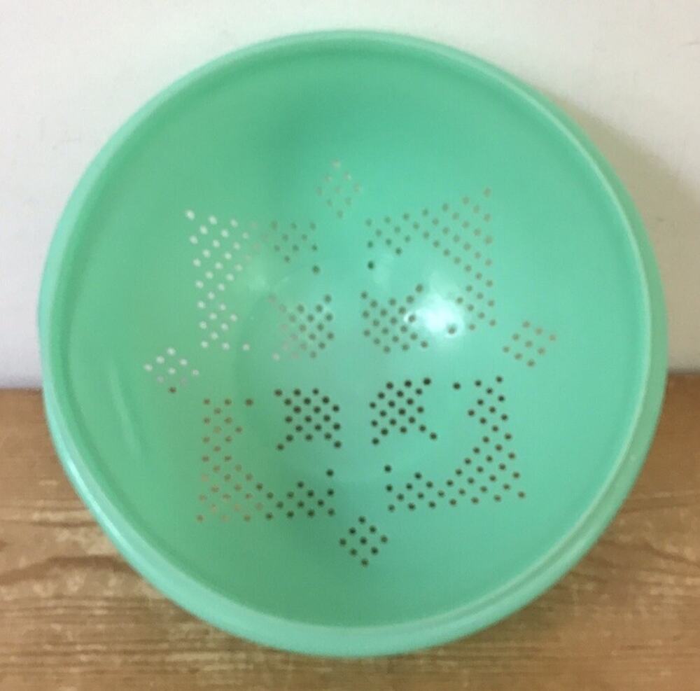 Vintage 70s Tupperware #339 Jadeite 9" Star Pattern Colander Strainer Bowl